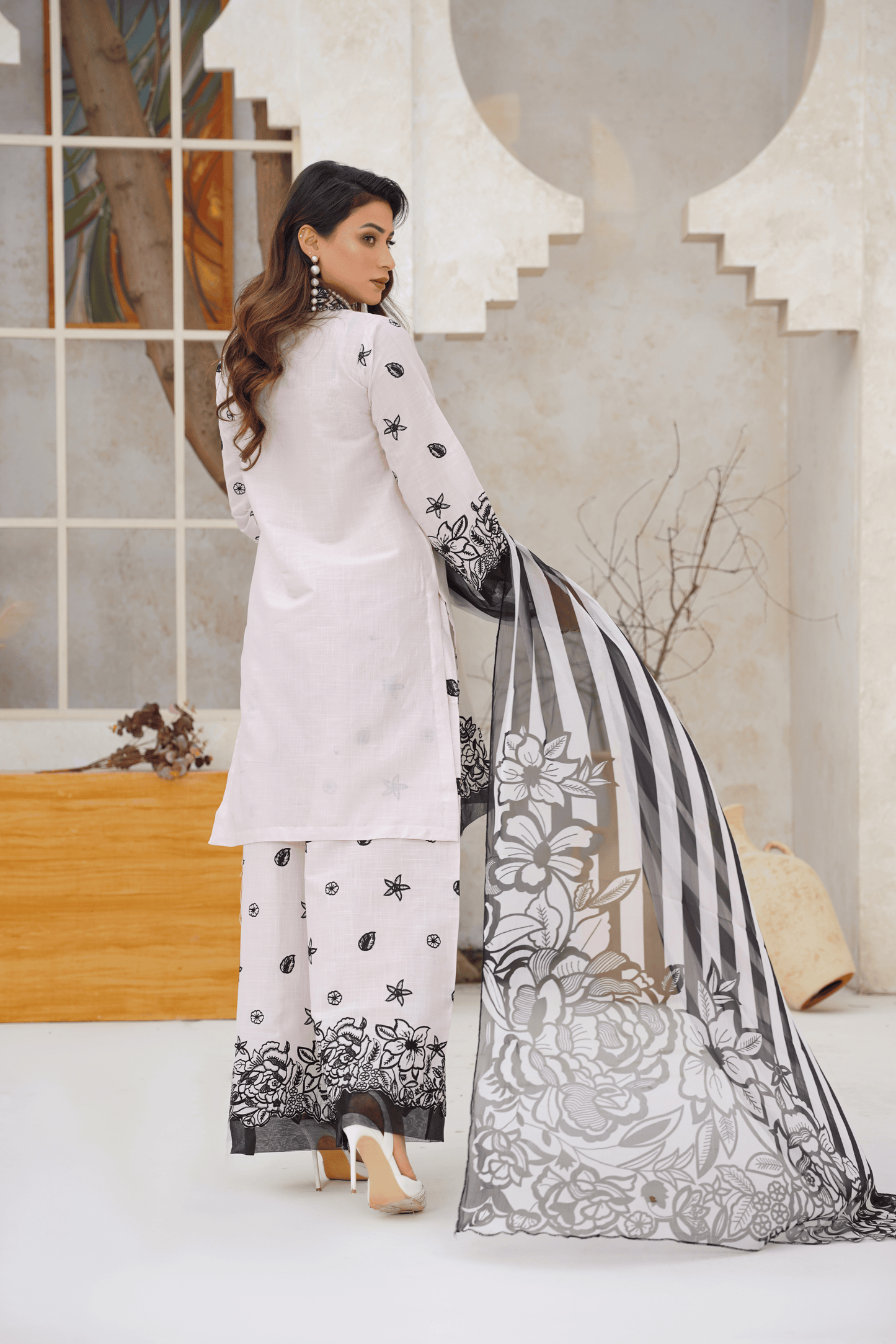 Memonaas Monochrome Elegance Lawn 3 Piece Suit – Black & White Collection