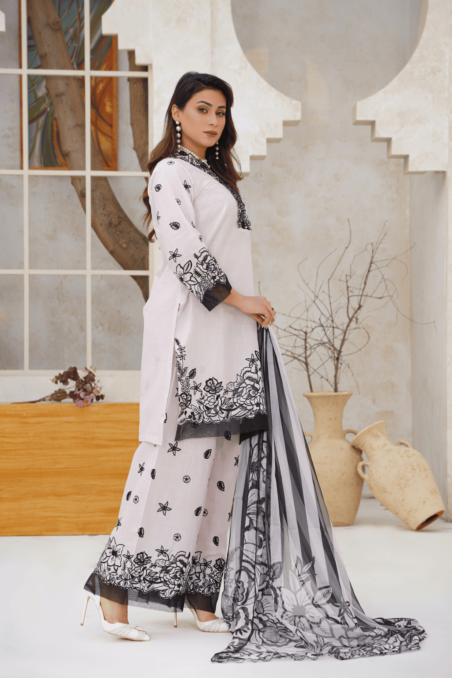 Memonaas Monochrome Elegance Lawn 3 Piece Suit – Black & White Collection