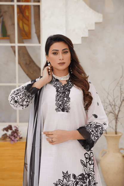 Memonaas Monochrome Elegance Lawn 3 Piece Suit – Black & White Collection