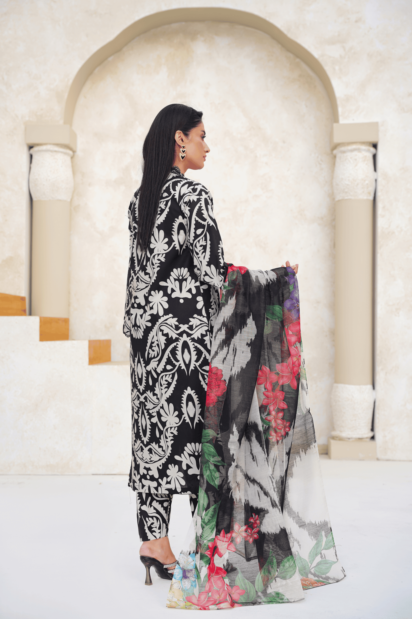 Embroidered Luxury Lawn 3 Piece Suit with Printed Dupatta