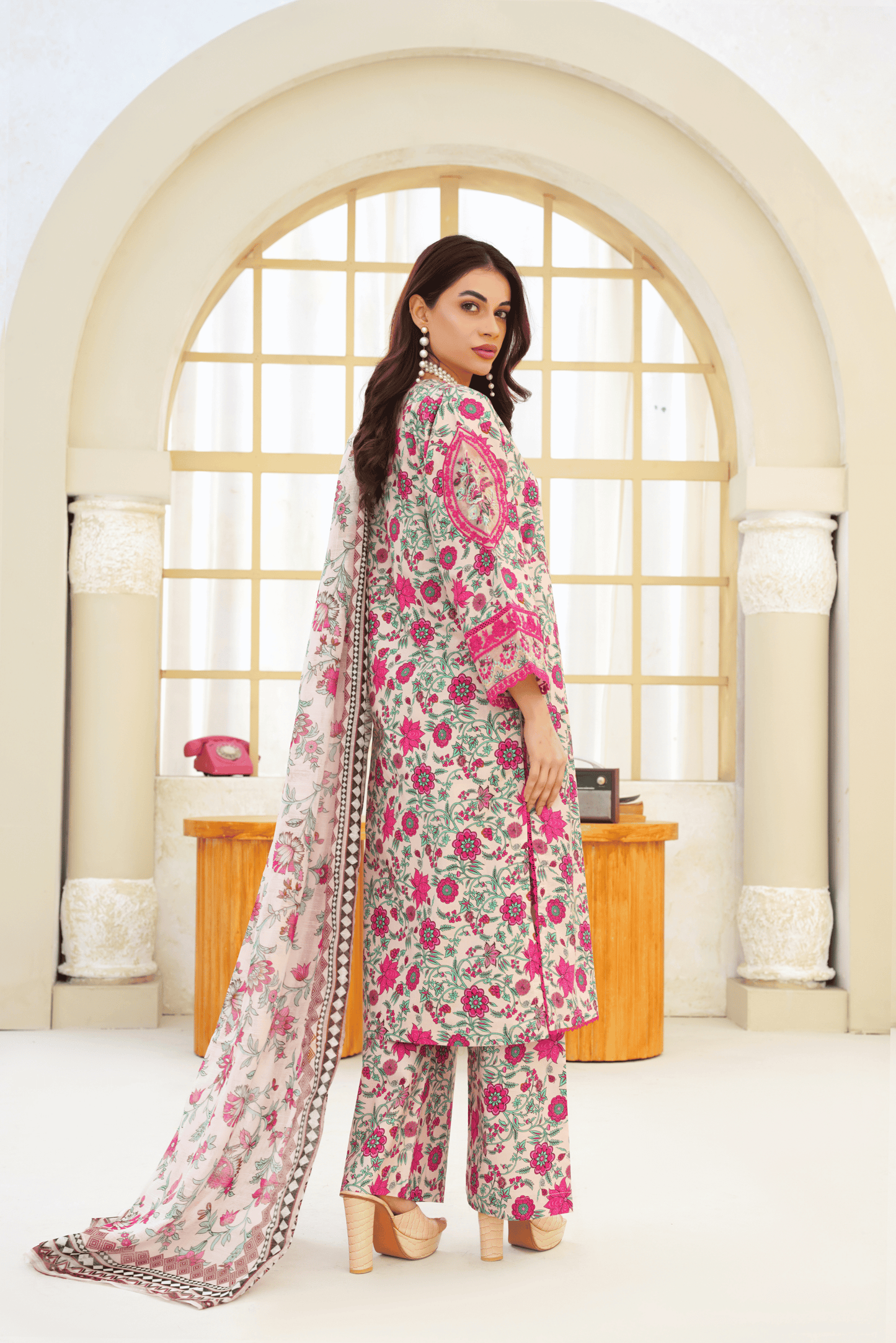 Memonaas Luxury Summer Lawn Suit with Chiffon Dupatta